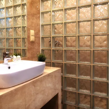 Pawie Oczko Apartahotel 3*