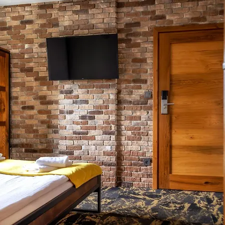 Pawie Oczko 3* Tylice