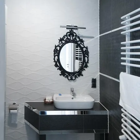 Pawie Oczko Aparthotel *